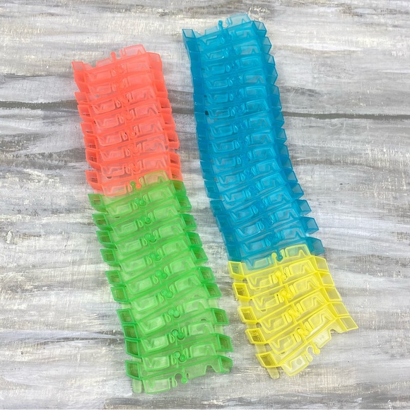 Magic Tracks Glow In The Dark Magical Neon Glow Twister Track Pieces Toy Set - Picture 5 of 8